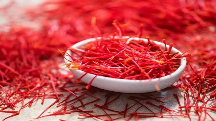Sử dụng saffron đều đặn giúp điều hòa nội tiết