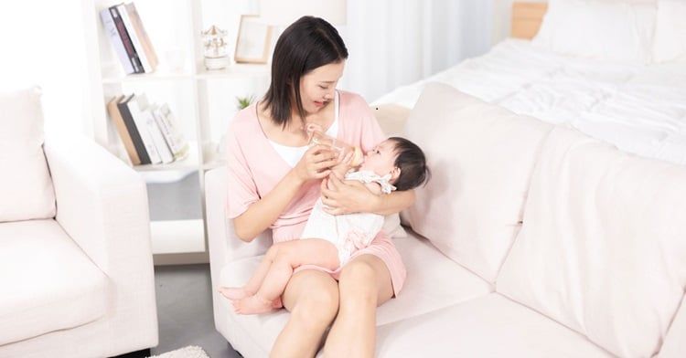 Phụ nữ đang cho con bú không nên tự ý sử dụng