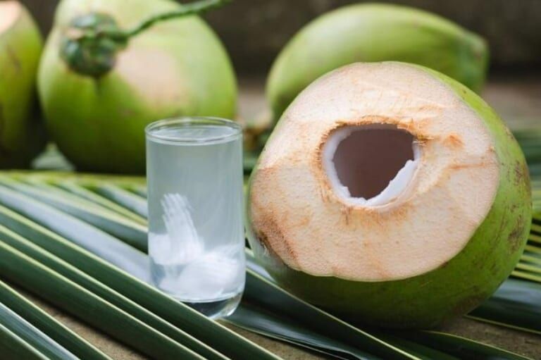 Những ai không nên uống nước dừa mỗi ngày?