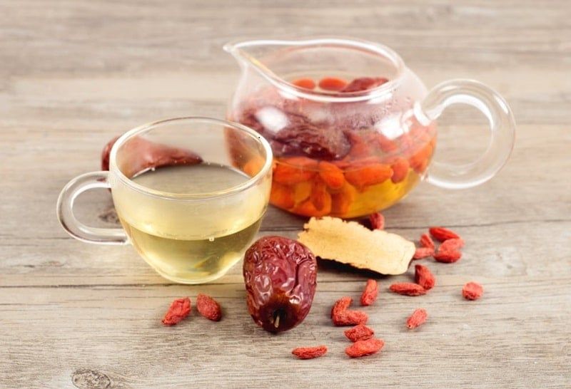Những người nên uống nước táo đỏ