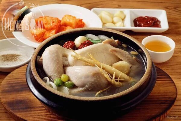 Sâm tươi Hàn Quốc hầm thịt gà.