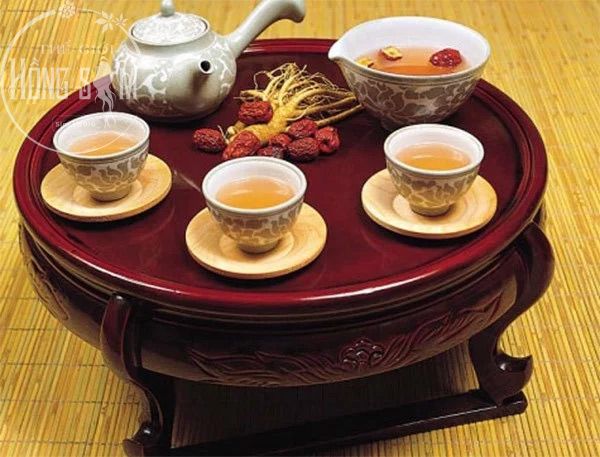 Nhân sâm tươi Hàn Quốc hãm trà uống.