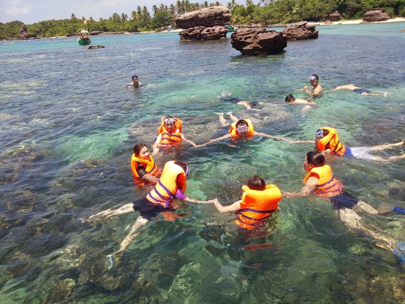 Tour cano Phú Quốc trong thời điểm đẹp nhất tại thiên đường biển đảo