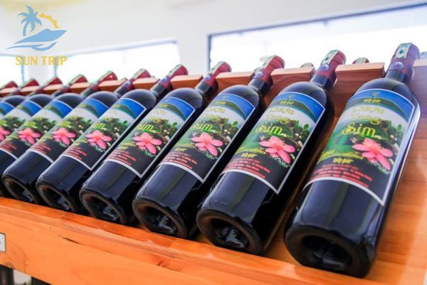 Rượu sim cũng được xem là một món hàng đặc sản tại Phú Quốc