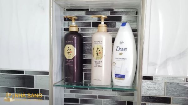 cach lam sach guong bi o den bi mo bang dau goi