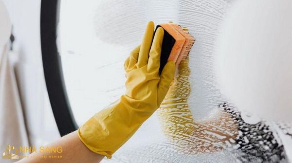 cach tay kinh nha tam bi o vang o den bang chat tay rua