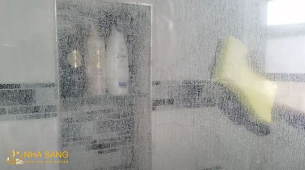 cach ve sinh guong kinh nha tam toilet bi o lau ngay