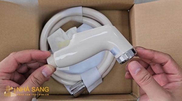 cau tao voi xit ve sinh toilet