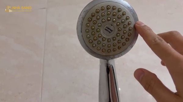 dau hieu can thao voi sen tam de ve sinh