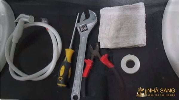 phong tranh voi xit ve sinh bi gay