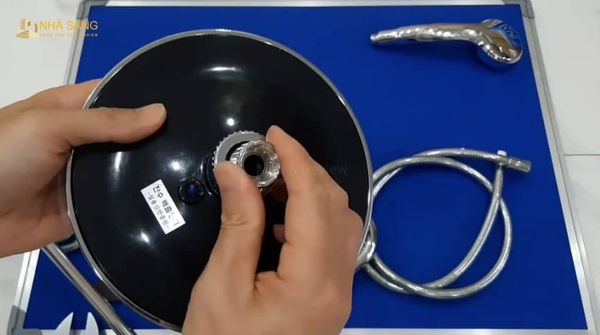 khi nao can thay the bat sen tam inax