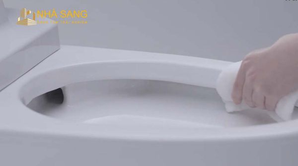 ly do ban nen ve sinh toilet thuong xuyen