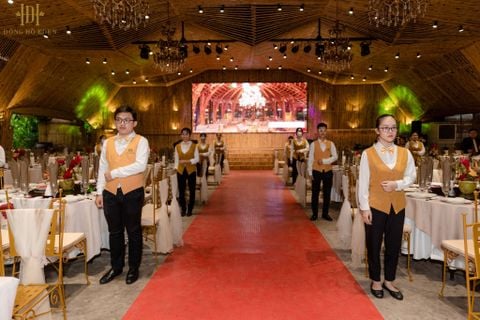 Các Bước Để Chuẩn Bị Một Bữa Tiệc Cuối Năm Hoàn Hảo