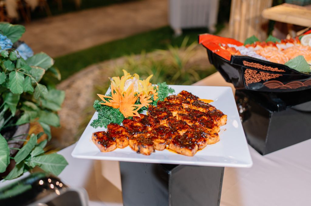 Quầy buffet thịnh soạn tại Đông Hồ Eden