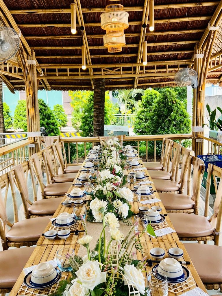Hòa Mình Vào Tiệc Ngoài Trời Tại ĐÔNG HỒ EDEN