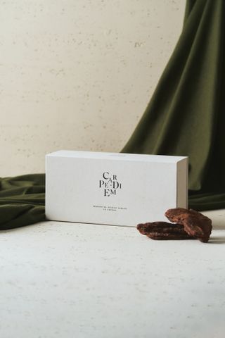 Cùng một khuôn dáng, nhưng mỗi hộp quà là một bản phối riêng của Carpe Diem