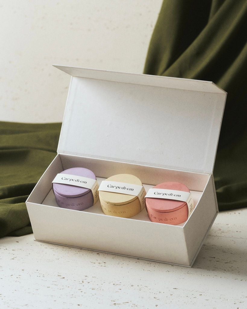 Với Carpe Diem, hoa trong vườn không chỉ là dấu hiệu của cái đẹp mà còn là sự giao hòa.