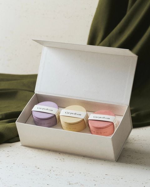 Với Carpe Diem, hoa trong vườn không chỉ là dấu hiệu của cái đẹp mà còn là sự giao hòa.