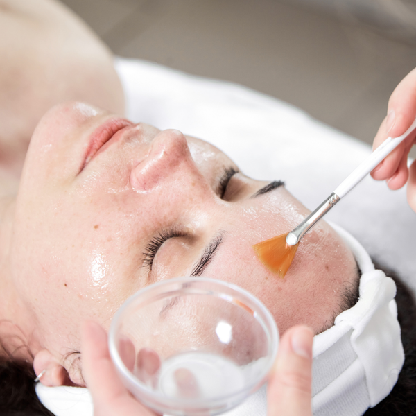 Đang peel da có dùng kem chống nắng được không?