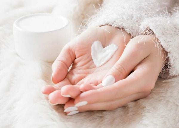 Bí quyết dưỡng ẩm - Nên bôi kem dưỡng ẩm mấy lần 1 ngày?