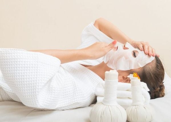 Đắp mặt nạ qua đêm có sao không? Mặt nạ nào dùng được qua đêm?