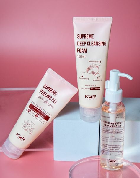 Dùng sữa rửa mặt trước hay tẩy da chết trước? Bí quyết chăm sóc da 2025