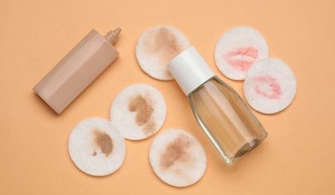 Hết nước tẩy trang thì phải làm sao? 8 giải pháp hiệu quả tại nhà