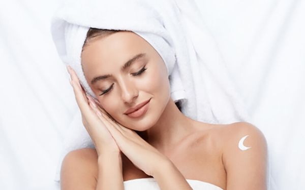 Cách thoa kem dưỡng da ban đêm hiệu quả