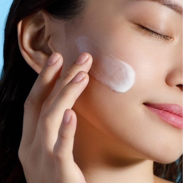 [Giải đáp] Tại sao bôi kem chống nắng bị khô da?