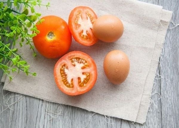 Mặt nạ cà chua và trứng