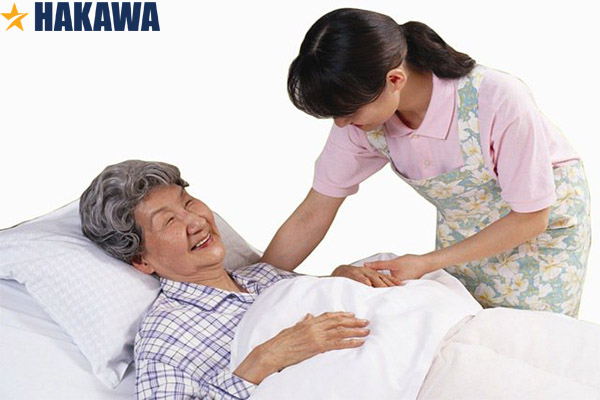 cách cho người liệt đi vệ sinh