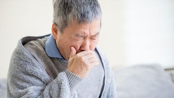 Ho có đờm và ho khan? Màu sắc của đờm ho nói lên điều gì? Tôi phải làm gì khi ho có đờm?