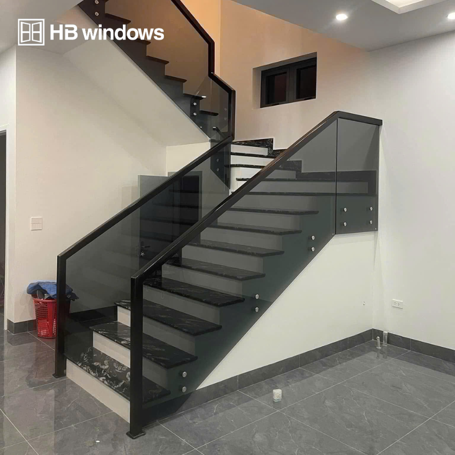 Cầu thang kính không trụ