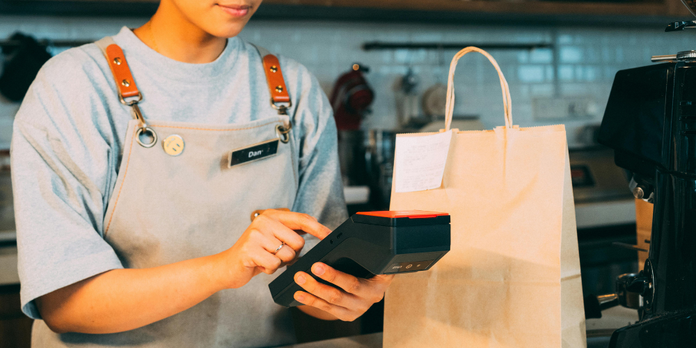 Ứng Dụng Của Máy POS Cầm Tay Trong Bán Hàng Online Và Offline