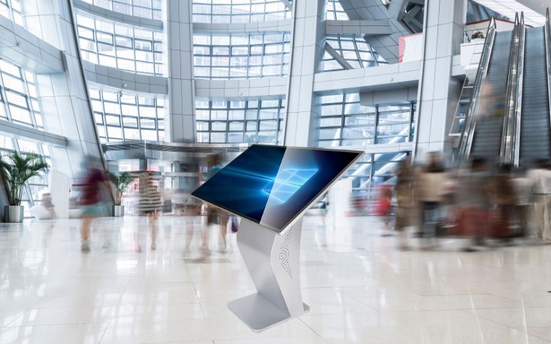 giá màn hình quảng cáo LCD chân quỳ