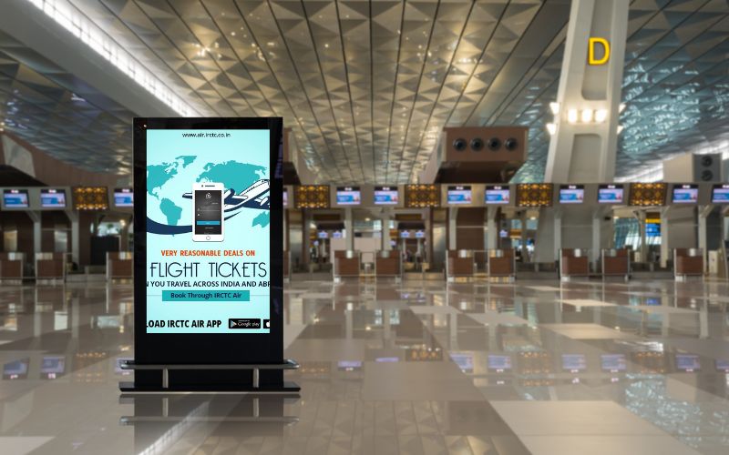 màn hình LCD quảng cáo chân đứng sân bay