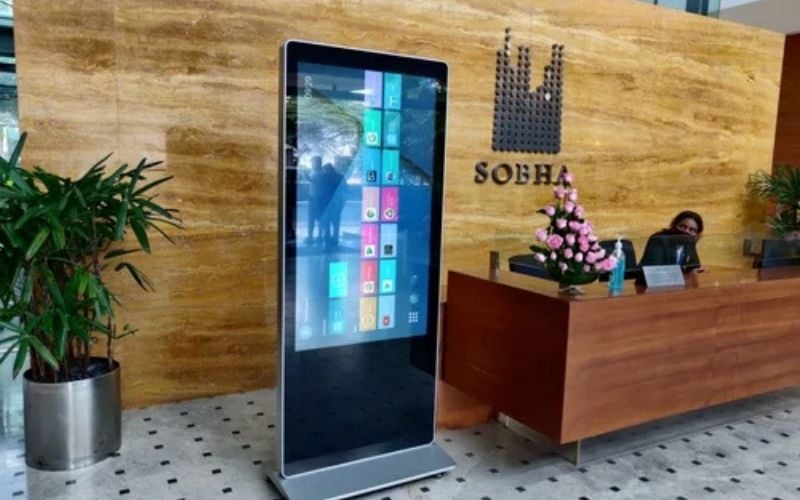 Standee điện tử 49 inch