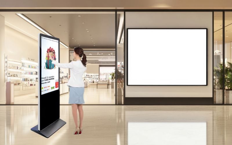 màn hình lcd quảng cáo cảm ứng