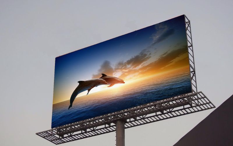 Màn hình LED Outdoor có bục, chân đế