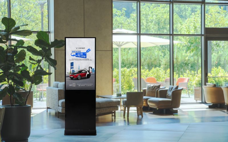 màn hình quảng cáo chân đứng 43 inch