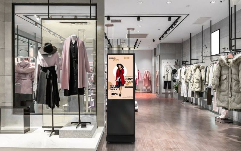 màn hình quảng cáo chân đứng