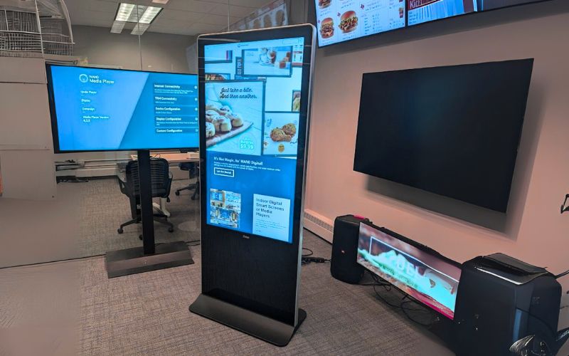 màn hình quảng cáo chân đứng 55 inch cho thuê