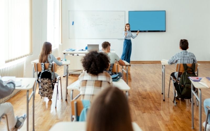 tivi cảm ứng dạy học