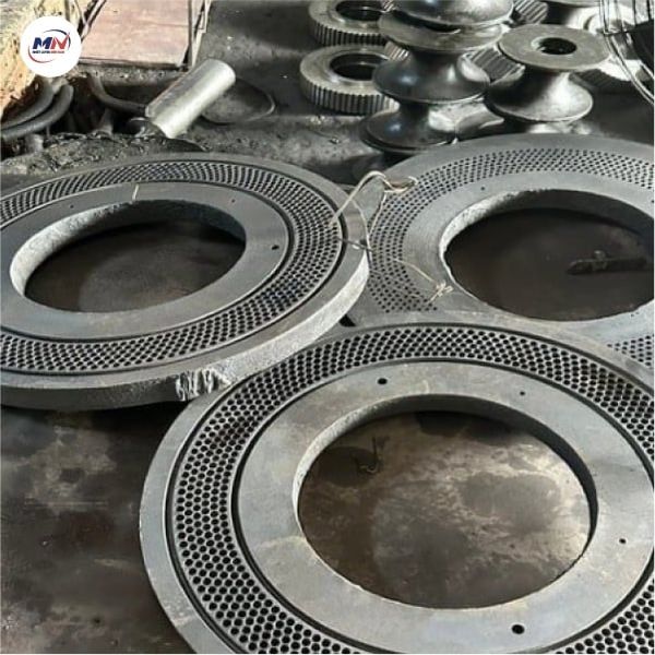 Vì Sao Nên Sử Dụng Thép SCM440 Sau Nhiệt Luyện Thể Tích Trong Chế Tạo Máy
