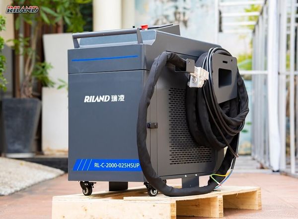 Máy hàn laser chuyên tẩy Riland RL-C-2000