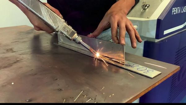Máy hàn laser công nghệ cao - Đỉnh cao của nền công nghiệp hàn