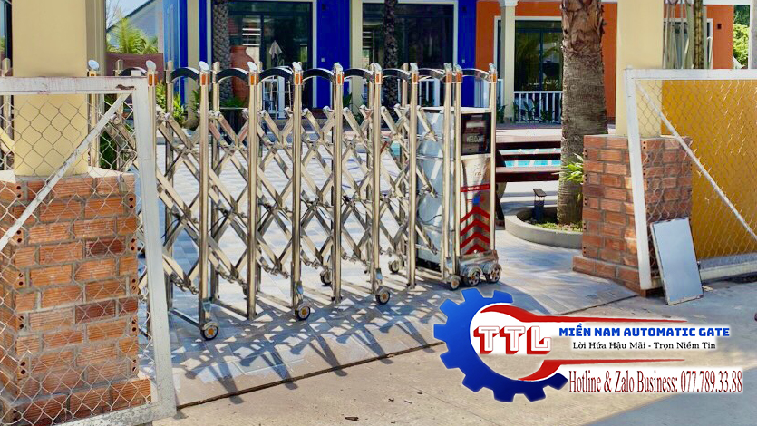 Thi công cổng xếp inox tại Phú Quốc - Kiên Giang