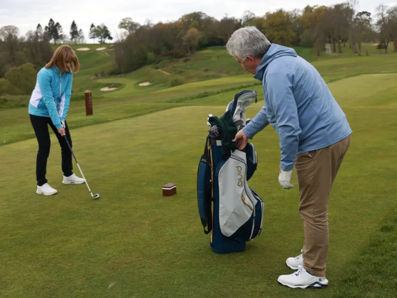 Nam giới có nên sử dụng gậy đánh golf dành cho nữ không?