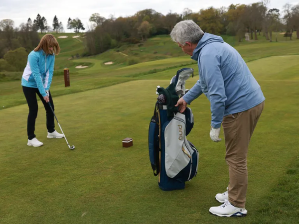 Nam giới có nên sử dụng gậy đánh golf dành cho nữ không?
