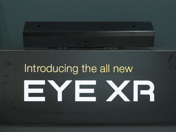 Uneekor Eye XR - Cảm biến trần hoàn toàn mới